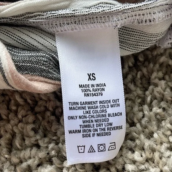 Aeropostale XS Off-The-Shoulder Top; White, Gray, Blush Pink - Picture 3 of 3